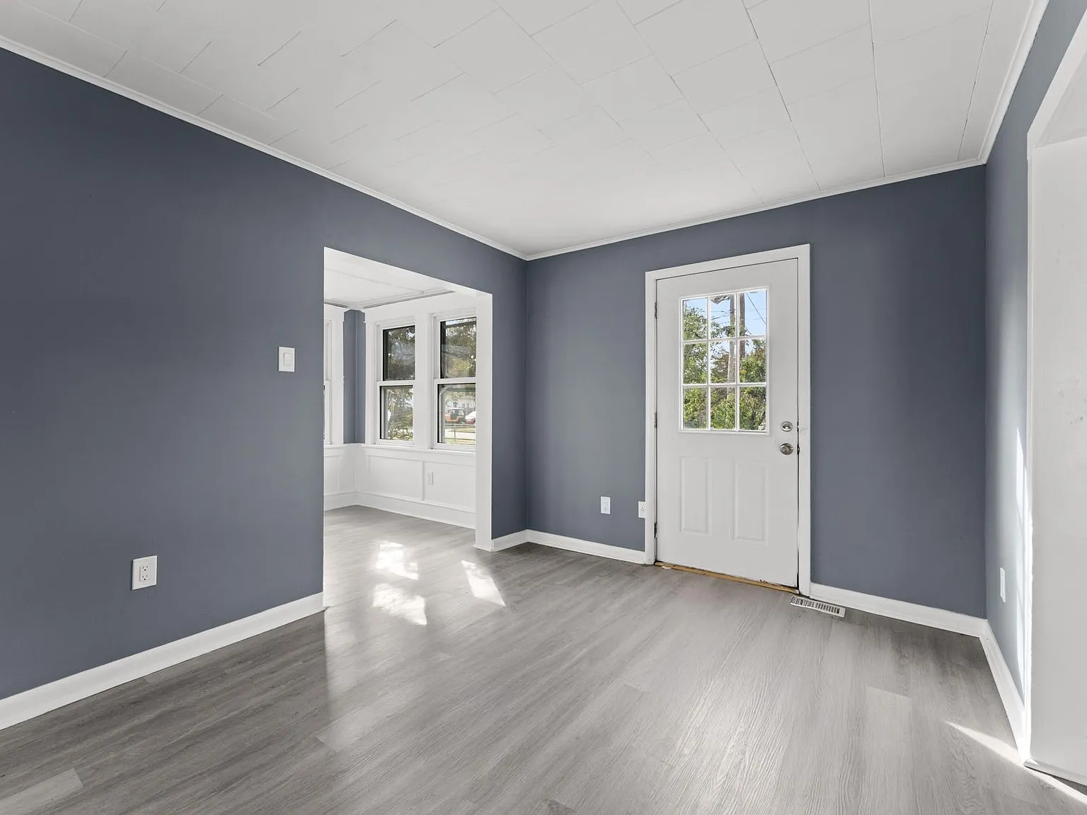 3 bed, 980 sqft, $2,350 — Photo 2