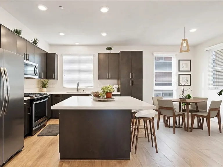 2700 E Chaucer St #14 — Photo 12