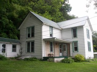 926 S Bluff St, Guttenberg, IA 52052