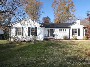 1509 Redcoat Dr, Charlotte, NC 28211