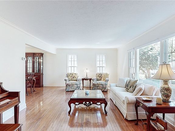 3rd image of 4011 Shelley Dr