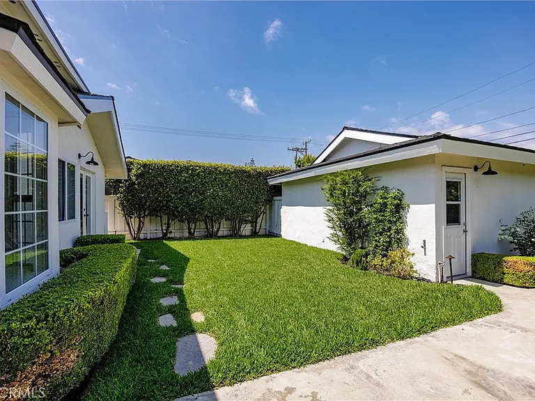 408 Flower St — Photo 33