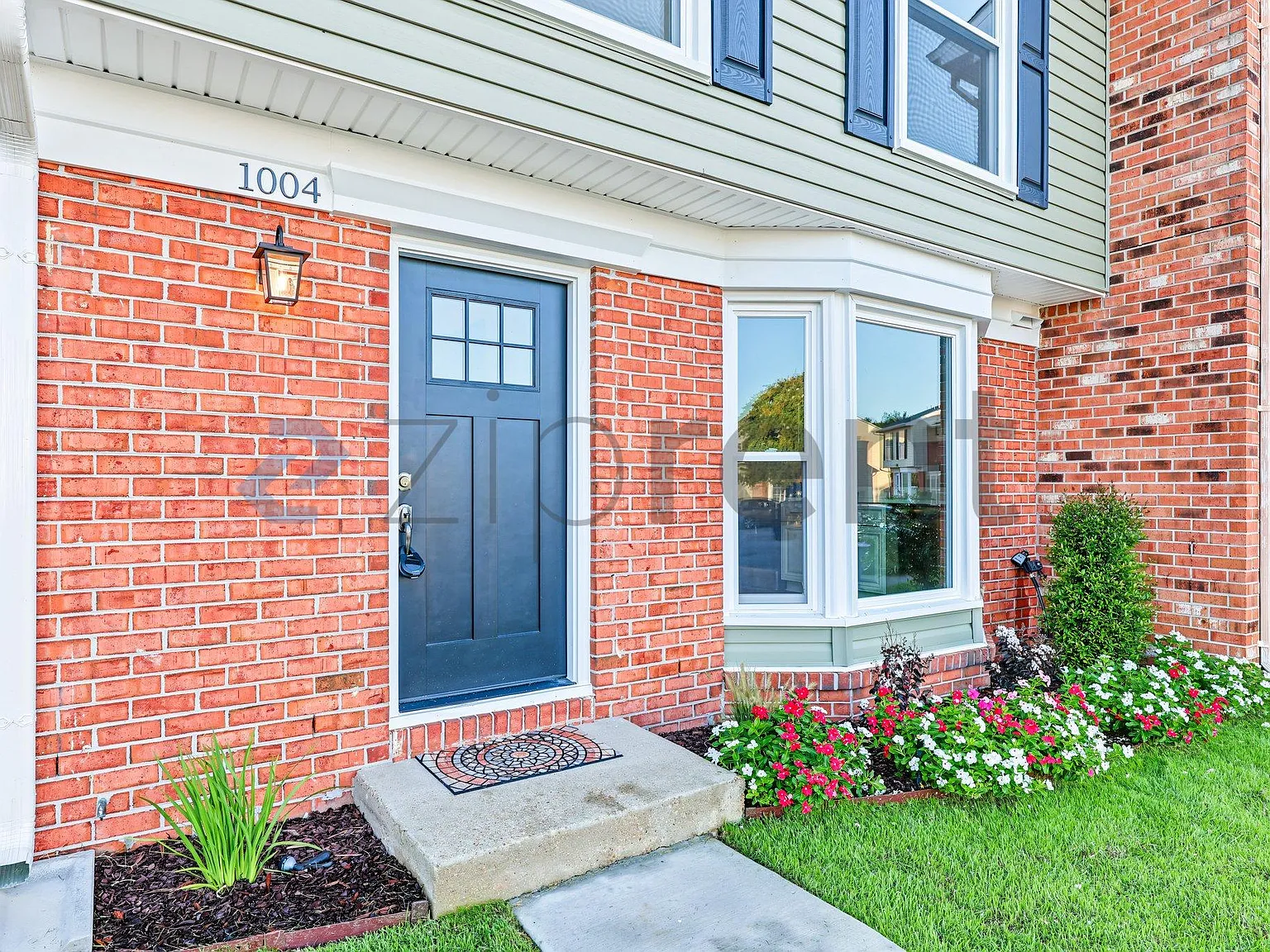 3 bed, 2.5 bath, 1307 sqft, $2,600 — Photo 3