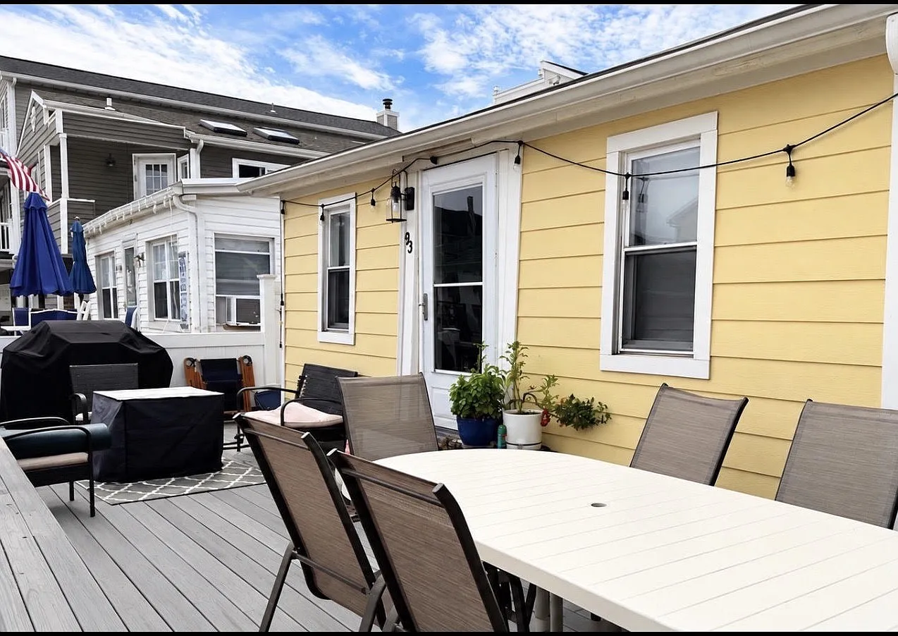 3 bed, 880 sqft, $4,000 — Photo 1