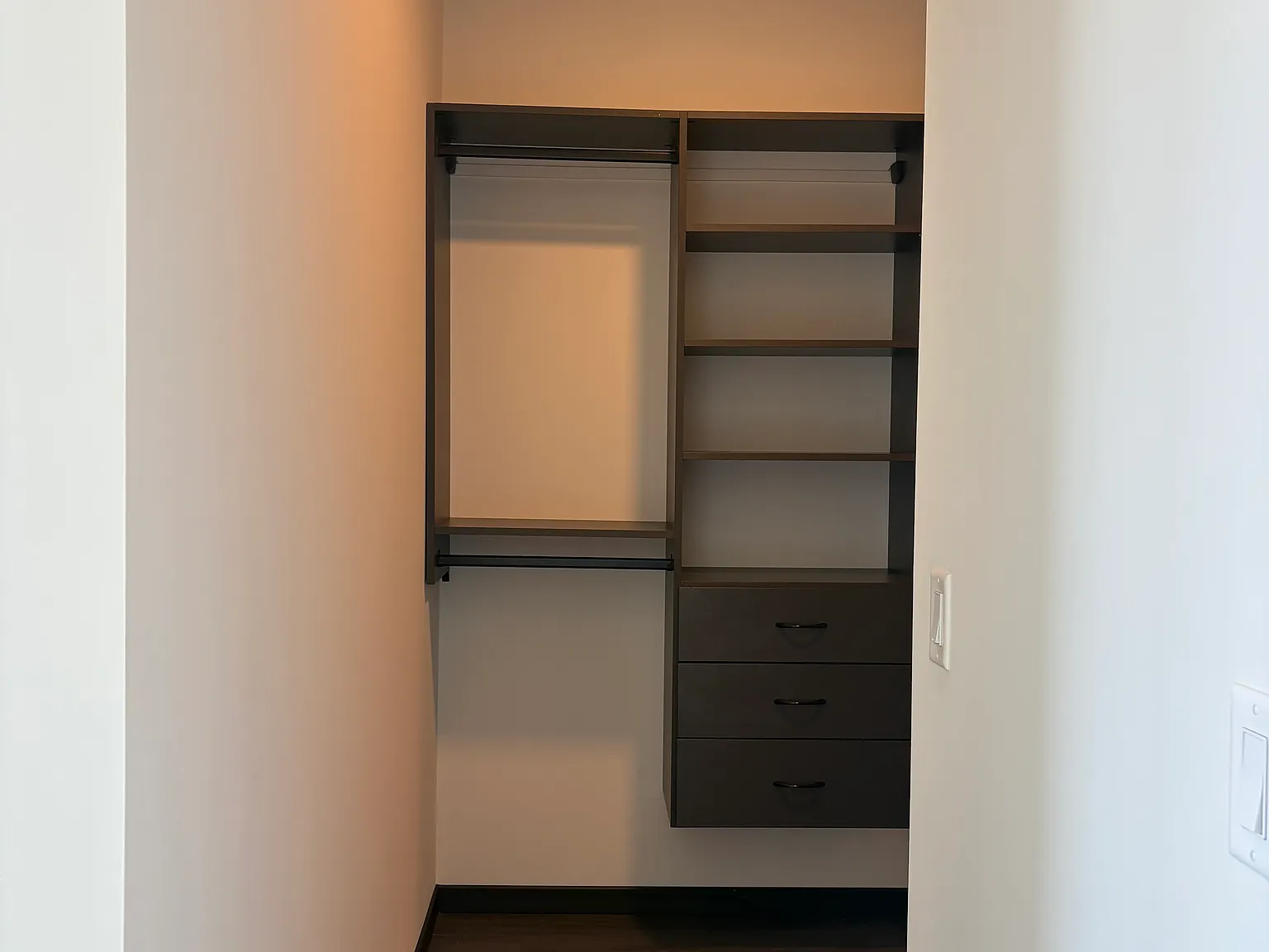3 bed, 2.5 bath, 1279 sqft, $5,865 — Photo 4