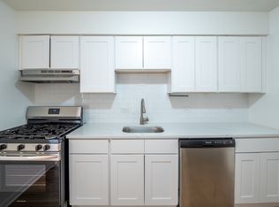 9662 Golf Ter APT 2E, Des Plaines, IL 60016