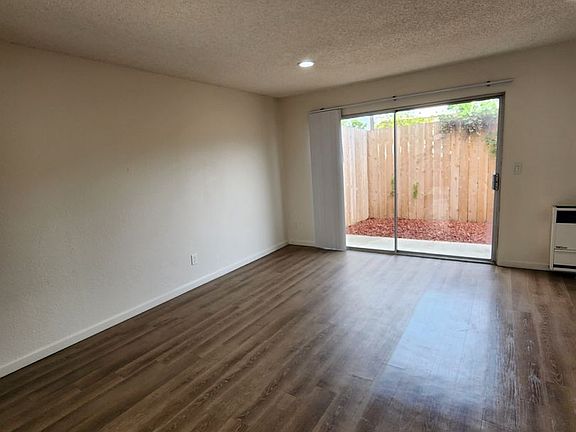 5th image of 325 Roosevelt St #3