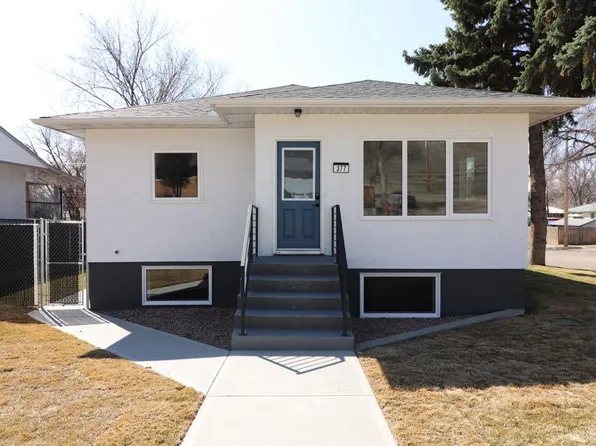 377 N 4th St NW, Medicine Hat, AB T1A 6M7