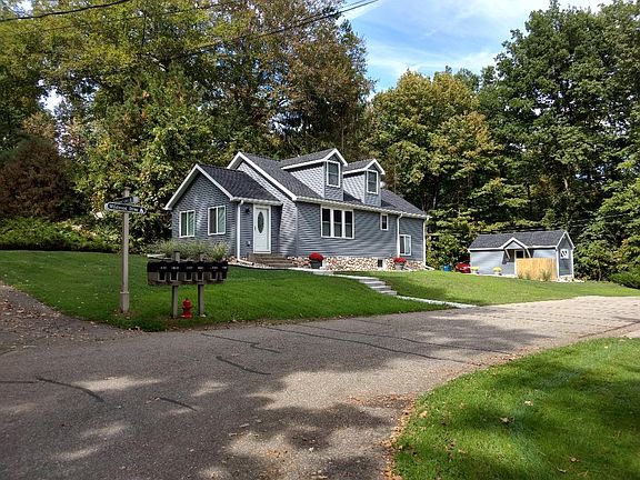 2nd image of 10537 Wildwood Dr