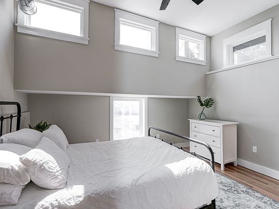 2nd image of 1523 W Cary St #8