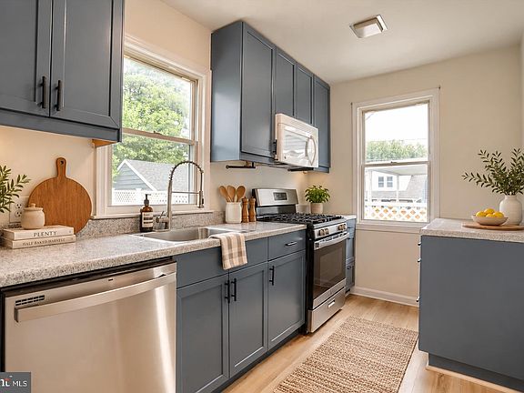 3rd image of 7606 Avondale Ave