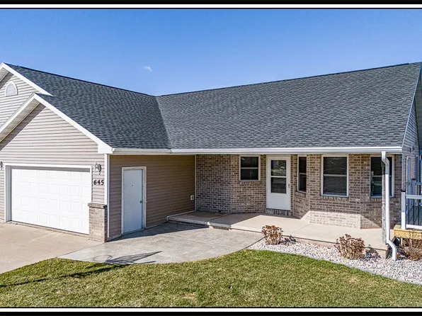 645 Shy Ln, Hortonville, WI 54944