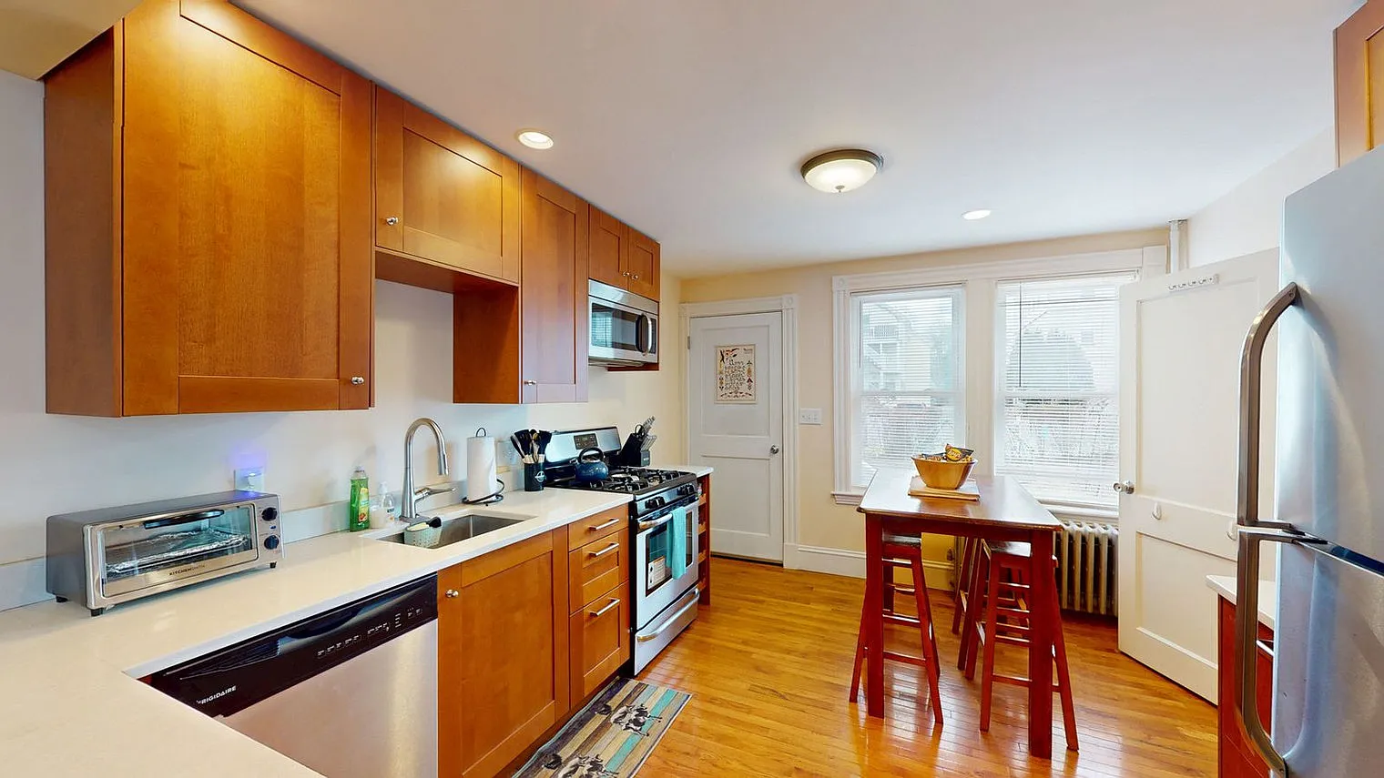 2 bed, 2.0 bath, 1496 sqft, $4,042 — Photo 4