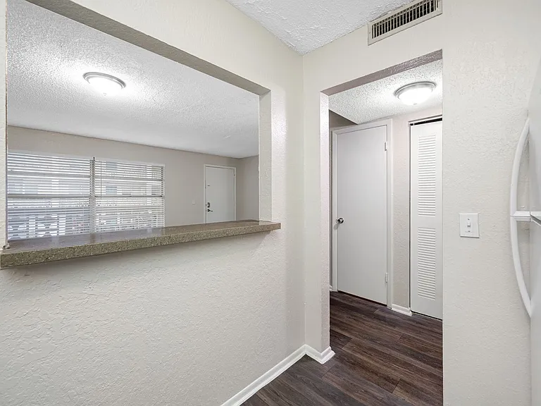 KC Flats Apartments — Photo 18