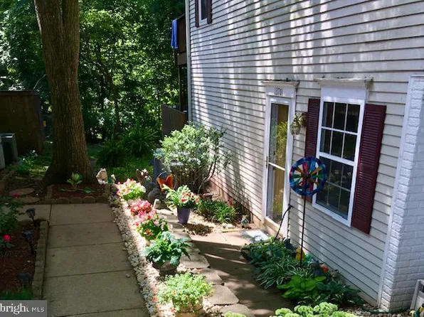 13701 Flowing Brook Ct, Chantilly, VA 20151