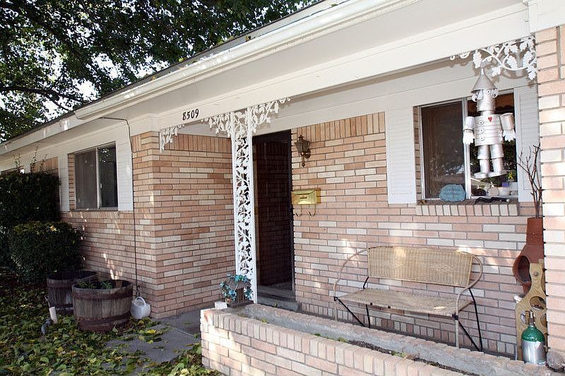 1st image of 8509 Hannett Ave NE