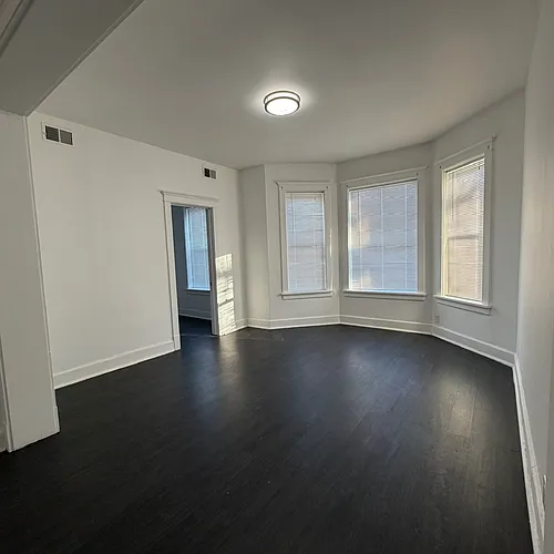 704 W Garfield Blvd #2 Photo 1