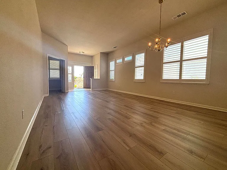 1532 Alton Ln — Photo 4