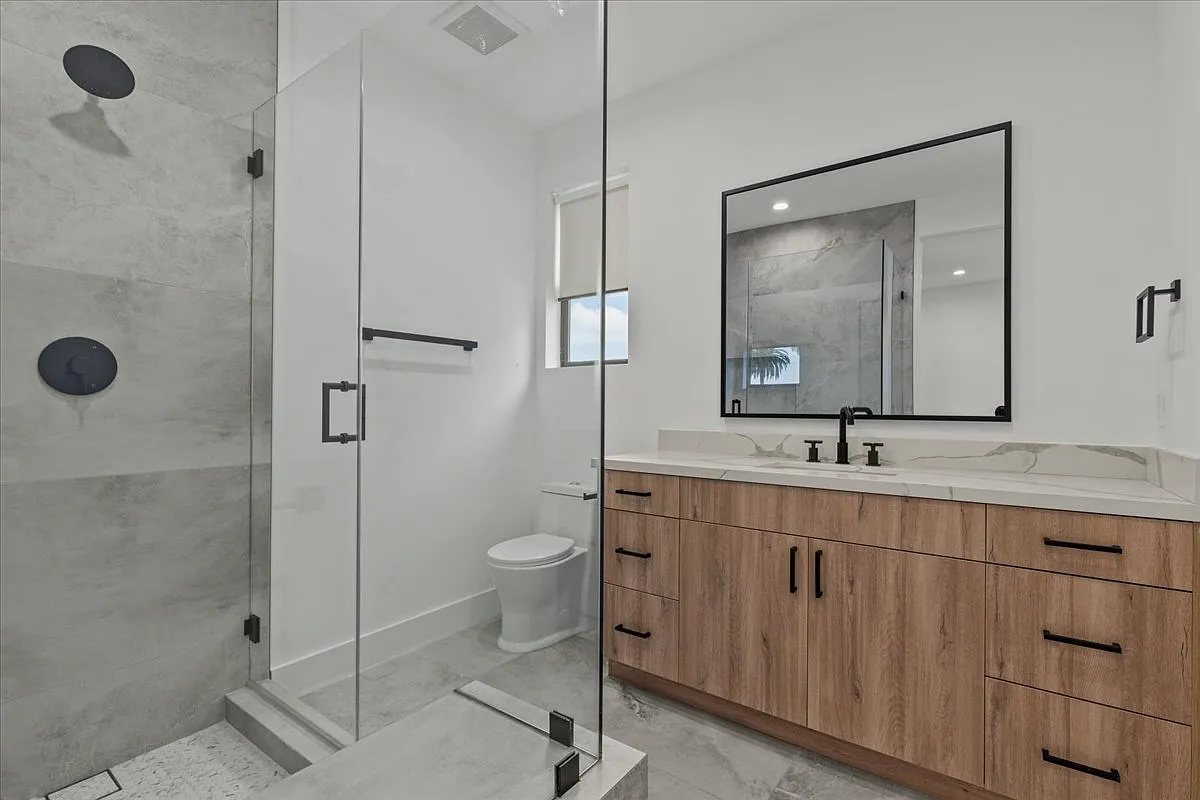 3 bed, 3.5 bath, 1850 sqft, $4,395 — Photo 4