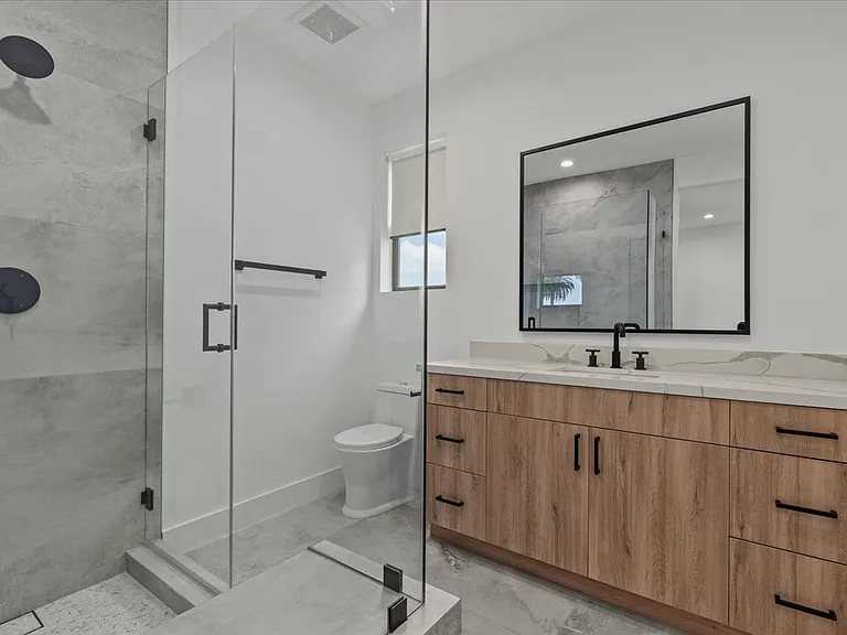 3973 S Budlong Ave — Photo 11