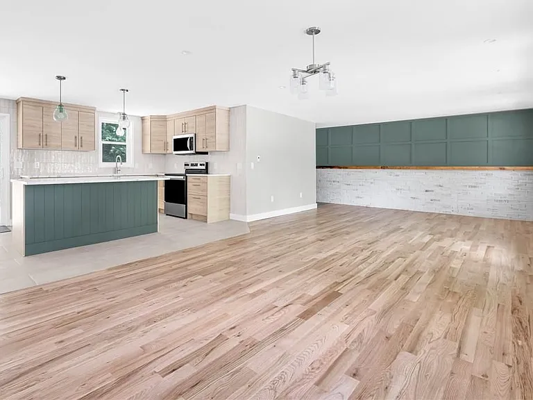 7 Jay Dr — Photo 7