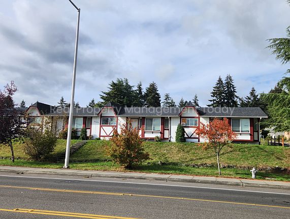 3rd image of 5020 S Tyler St APT B