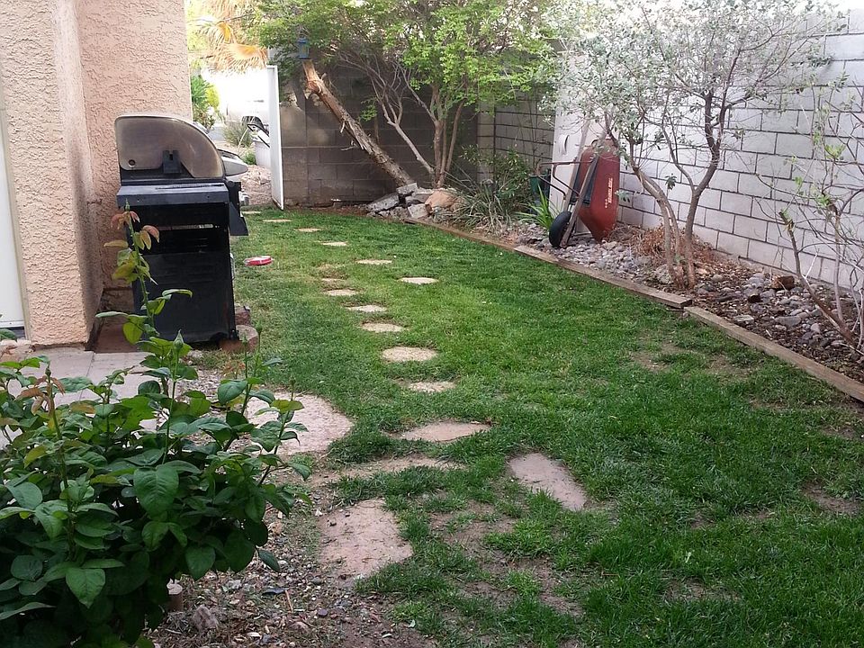 The L-shaped backyard with REAL grass