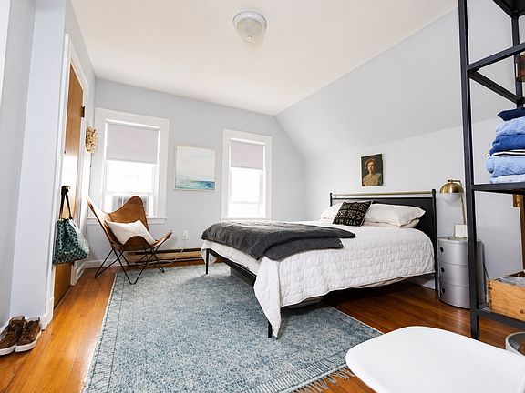 5th image of 207 Lowell St #3