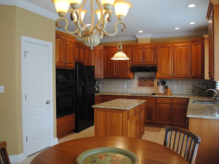 Kitchen - walk-in pantry (door)