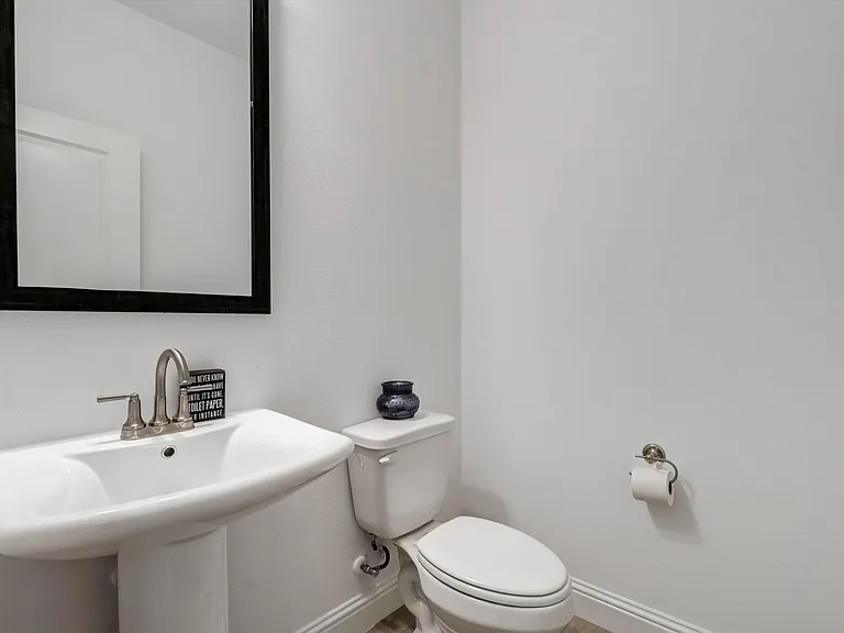 7031 Cedar Creek Dr — Photo 17