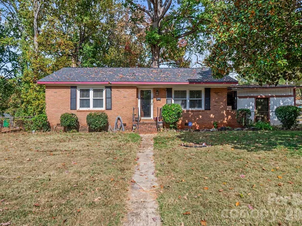 2800 Parkmont Dr, Charlotte, NC 28208