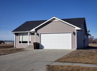 1528 Kemper Ave, Mitchell, SD 57301