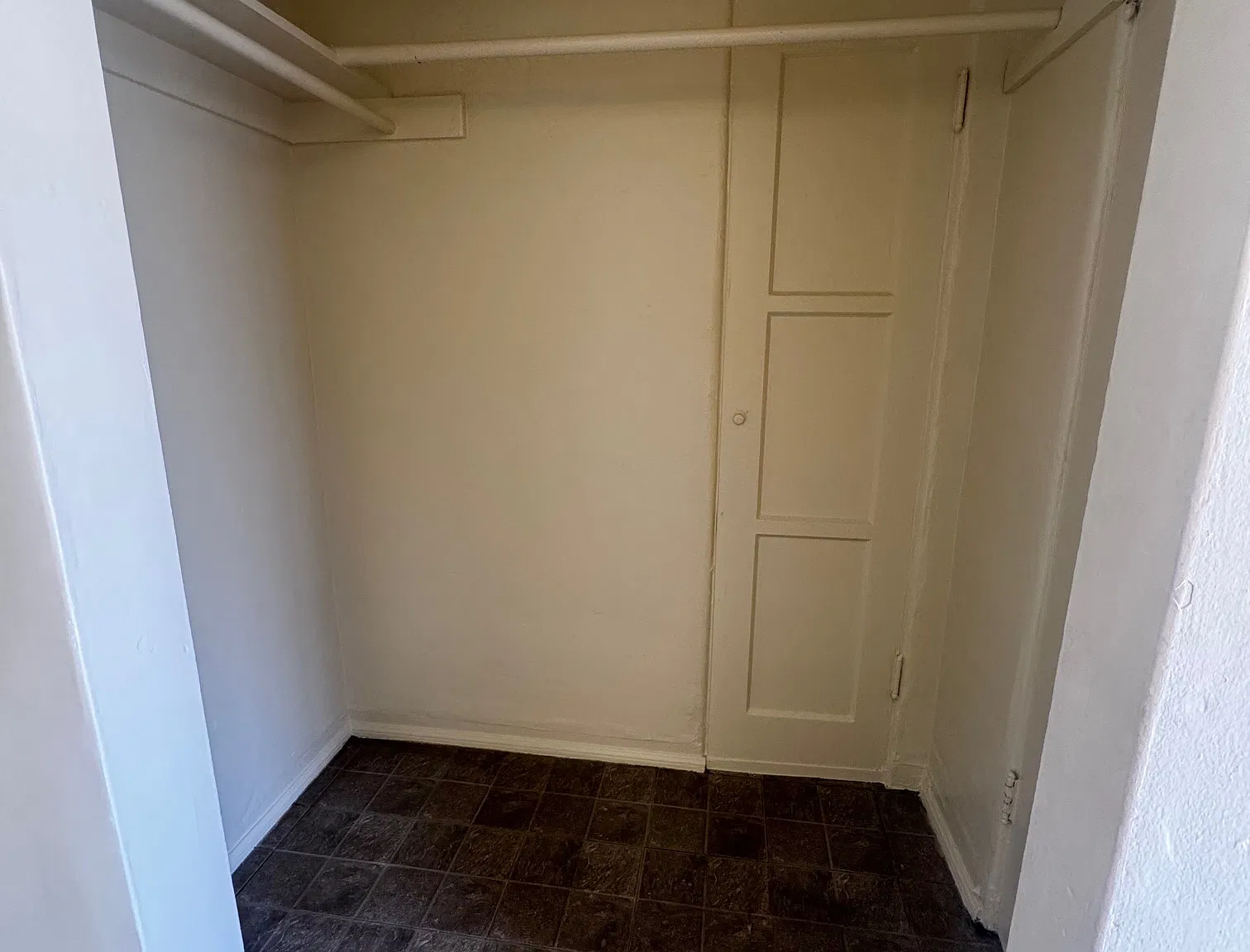 Studio, 300 sqft, $1,200 — Photo 1
