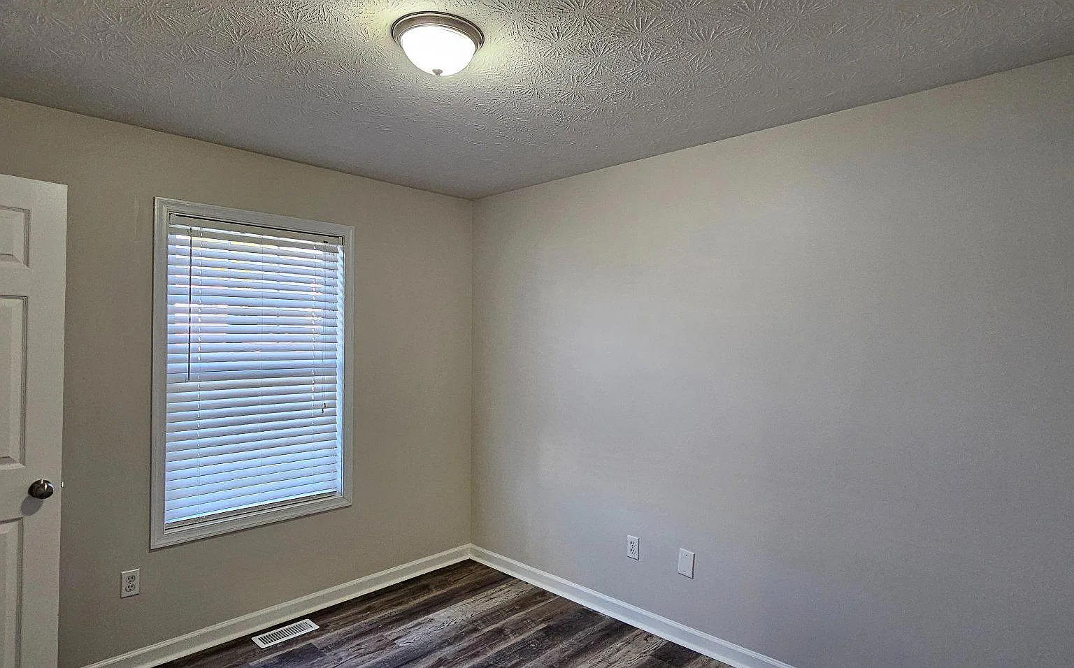 4 bed, 2.0 bath, 1995 sqft, $2,300 — Photo 4