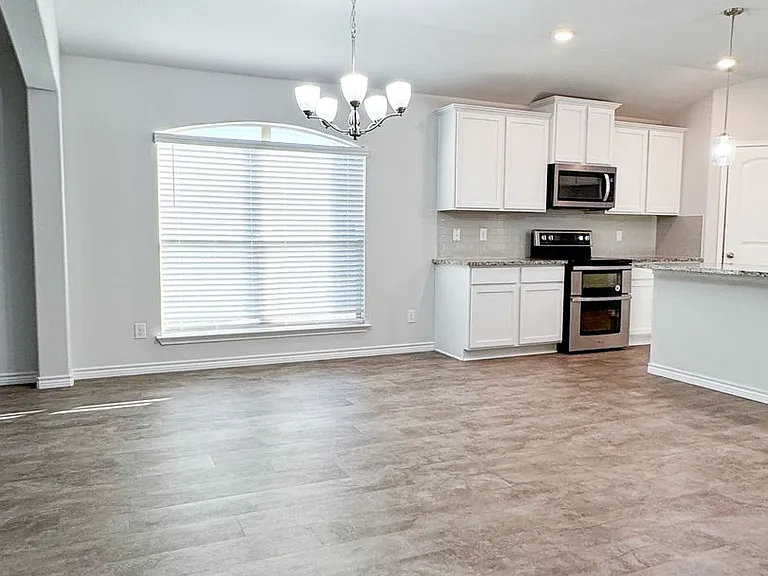 6233 Lavaca Dr — Photo 7