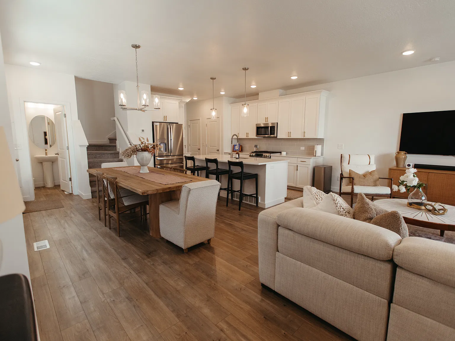 4 bed, 3.5 bath, 2503 sqft, $2,940 — Photo 2