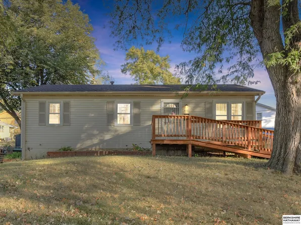 6112 Park Lane Dr, Omaha, NE 68104