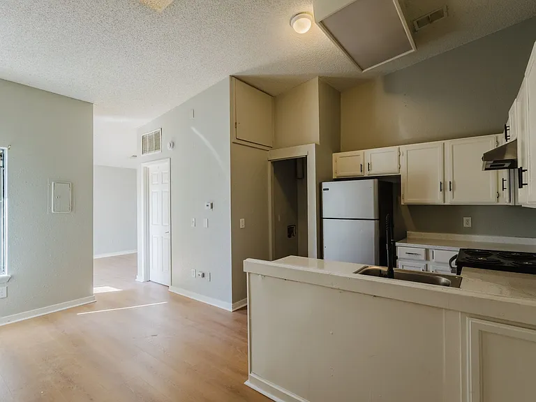 932 S Dearborn Way #18 — Photo 3