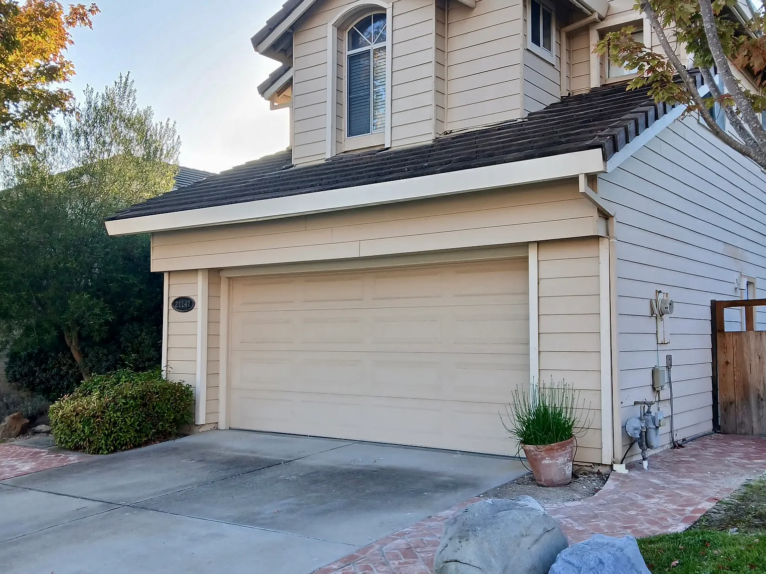 3 bed, 2.5 bath, 1764 sqft, $4,200 — Photo 2