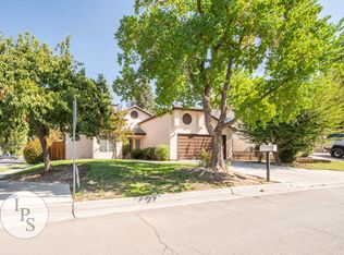 966 E Edgemont Dr, Fresno, CA