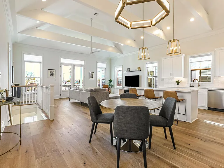 2406 Valence St — Photo 3