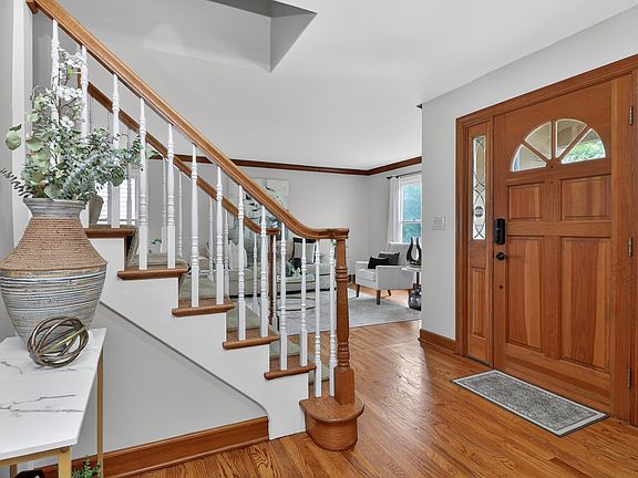 3rd image of 154 N Buckingham Dr