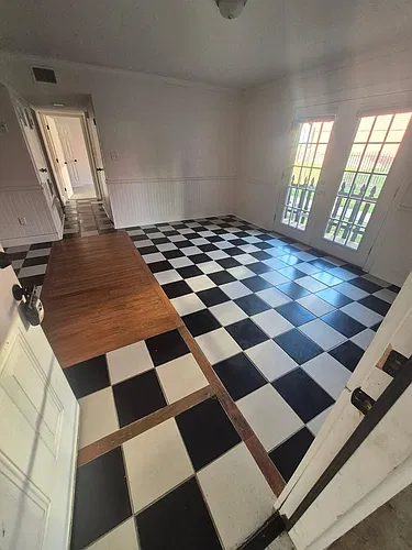 Floor plan 305