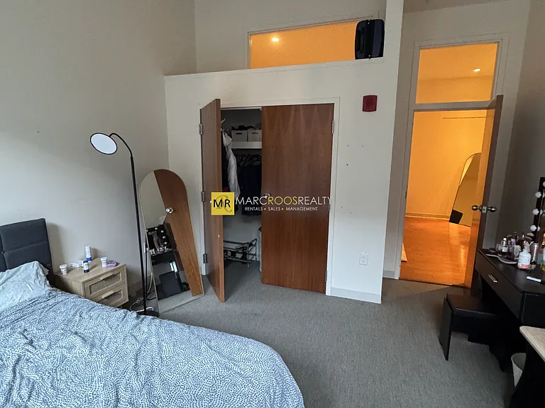 405 Washington St — Photo 6