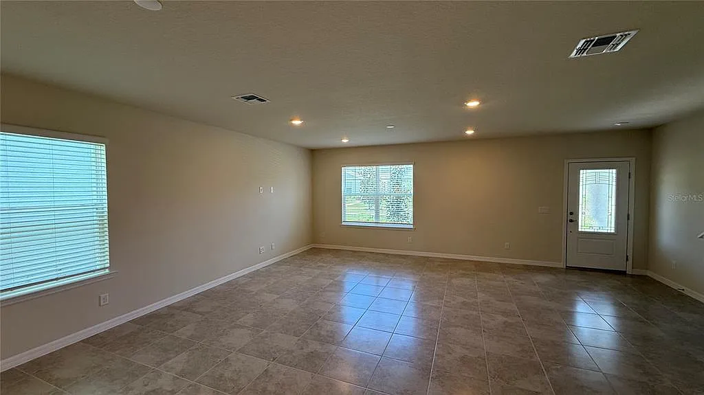 3 bed, 2.5 bath, 1628 sqft, $2,300 — Photo 4