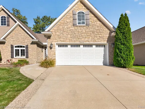 12270 Worthington Ct, Grand Blanc, MI 48439