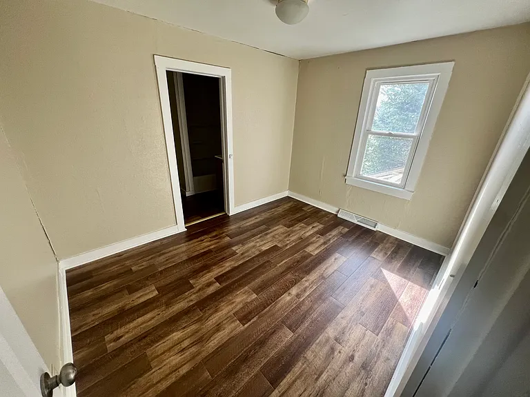 225 Baldwin St — Photo 6