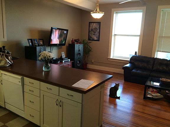 Living Room/Kitchen