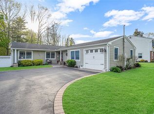128 Connetquot Rd, Oakdale, NY 11769