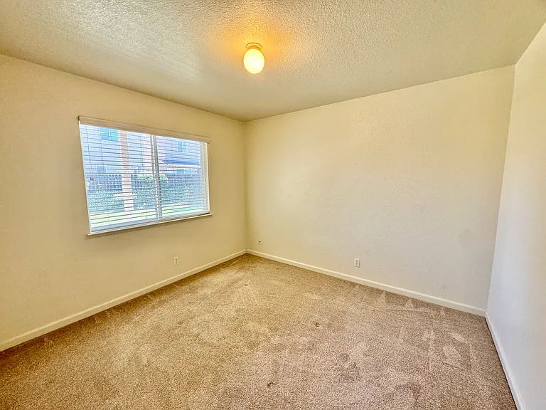 1398 Madelena Ln — Photo 20